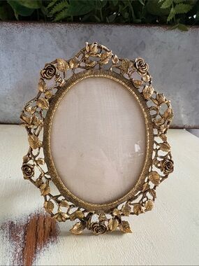 Vintage Matson signed Ornate Hollywood regency Gold Rose Oval Picture Frame